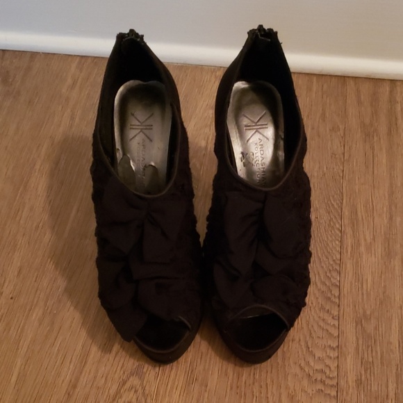 Kardashian Kollection Pumps! - Picture 2 of 5